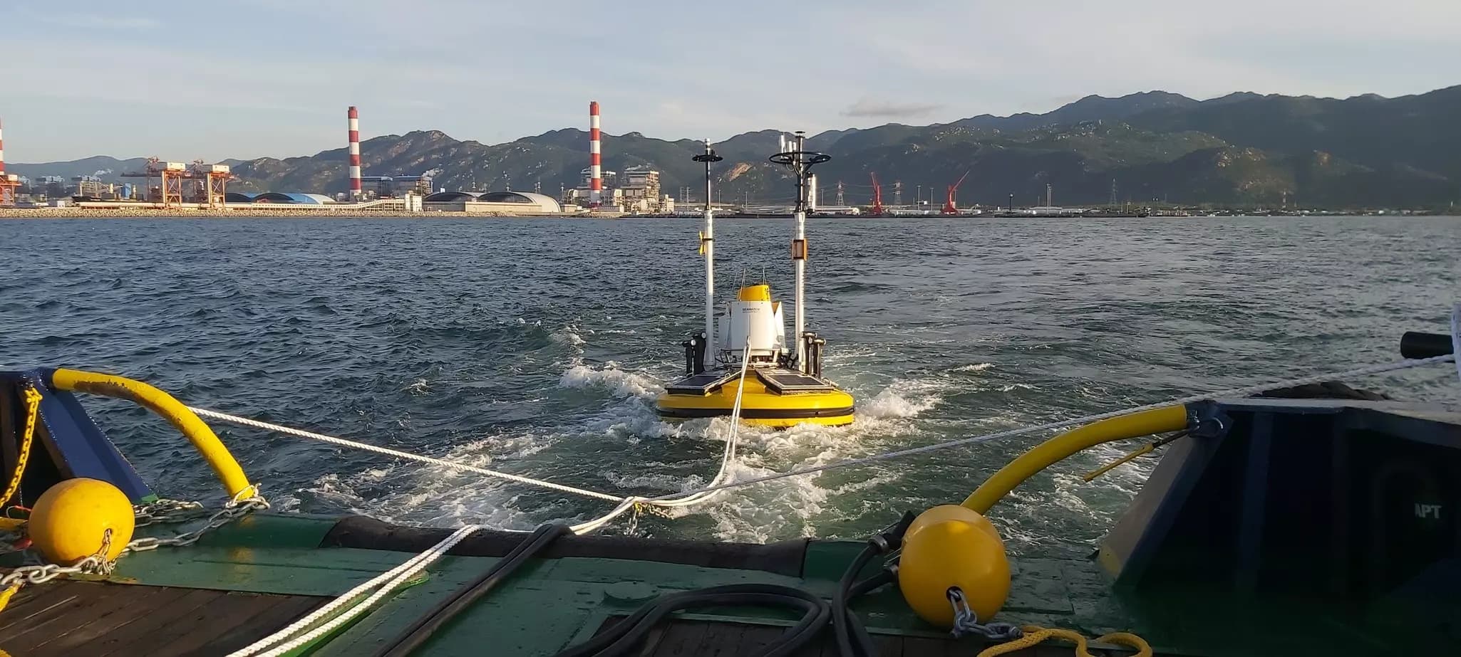 Seawatch buoy at Thang Long windfarm 01.jpg