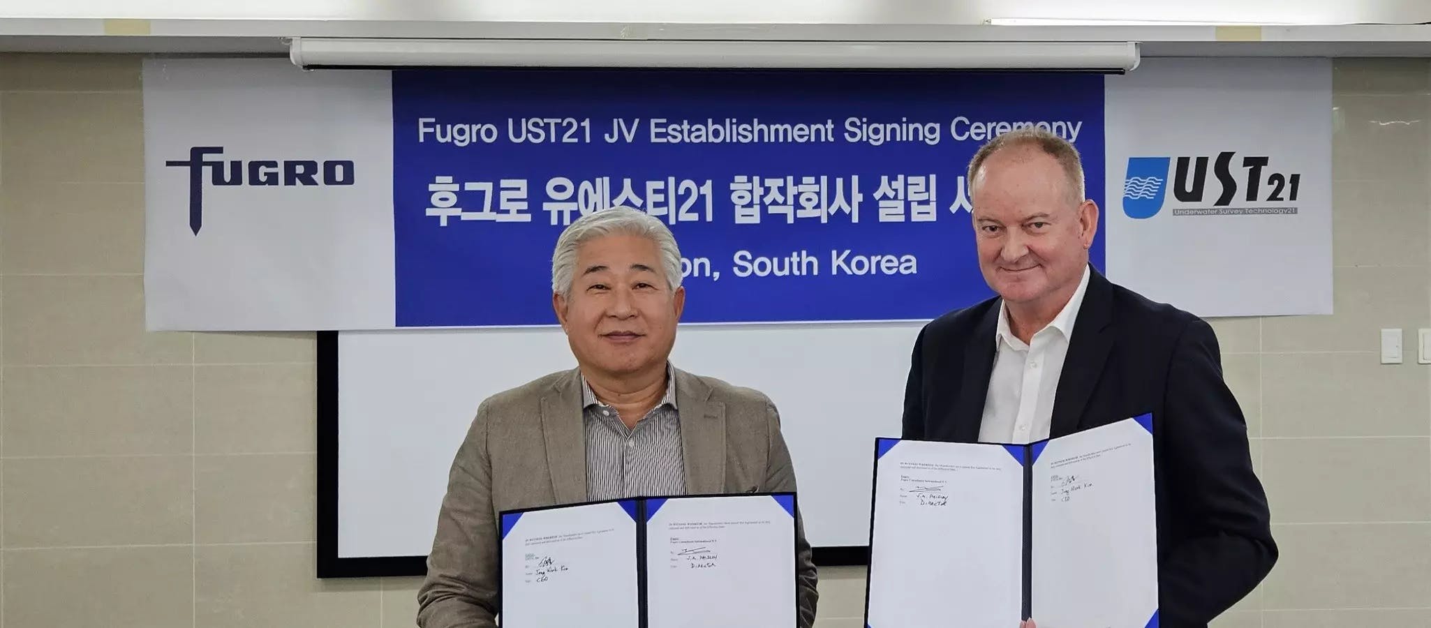 FUGRO UST 21 open office in Korea . UST21 CEO Jongwook Kim and Fugro 'Regional SSM Director, Jerry Paisley