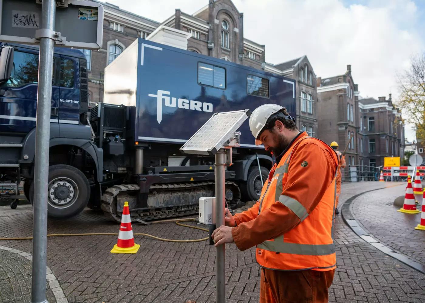Site investigation (CPT and drilling) and monitoring
Performing CPT, drilling and monitoring of the Grimburgwal canal in Amsterdam