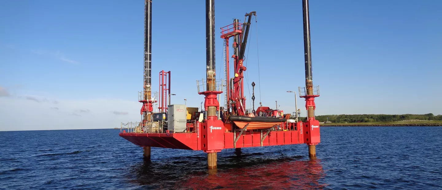 Fugro�s Skate 3 jack-up platform was deployed to the site to perform core drilling and downhole CPT as part of the Fehmarnbelt tunnel project between R�dbyhavn on Lolland (Denmark) and the German island of Fehmarn