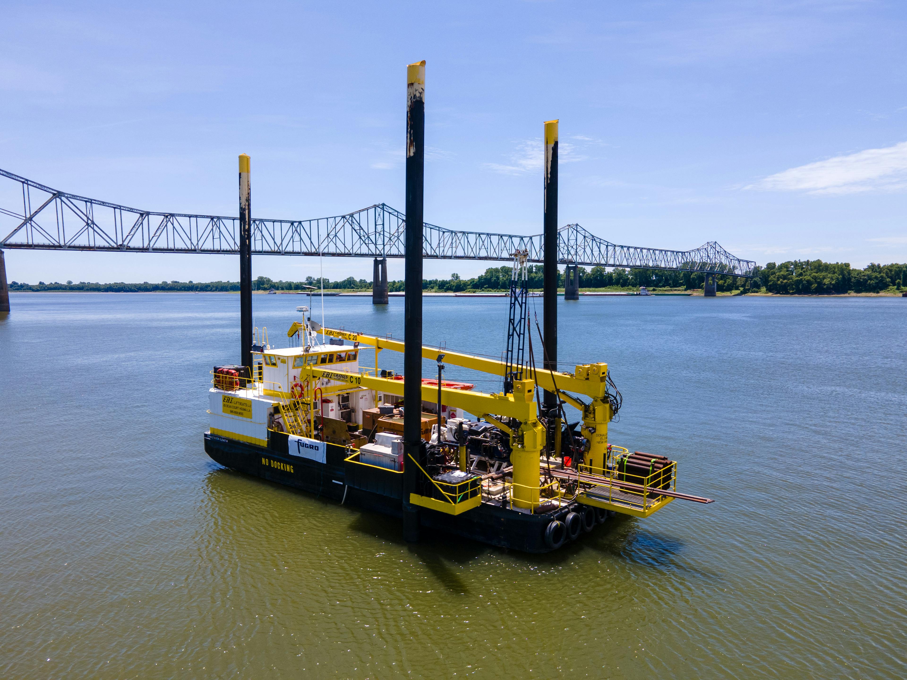 Lift boat mobilised for work on the US 51 Cairo Bridge project